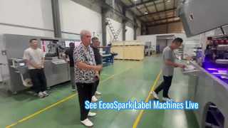 고객이 EcooSpark 공장을 방문합니다.