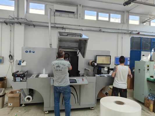 디지털 포일 스탬핑용 60봉/분 속도 및 120-450mm 봉투 폭의 디지털 라벨 롤투롤 마감기