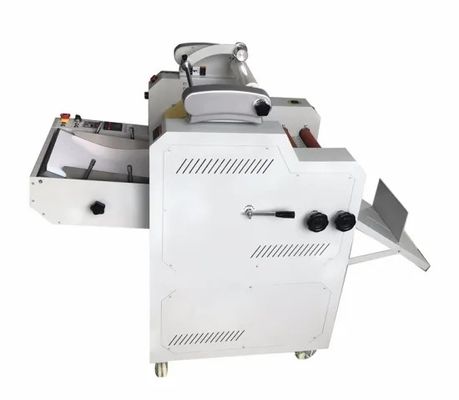 트리밍 커터가 있는 25m/min 자동 플루트 라미네이터 3900W